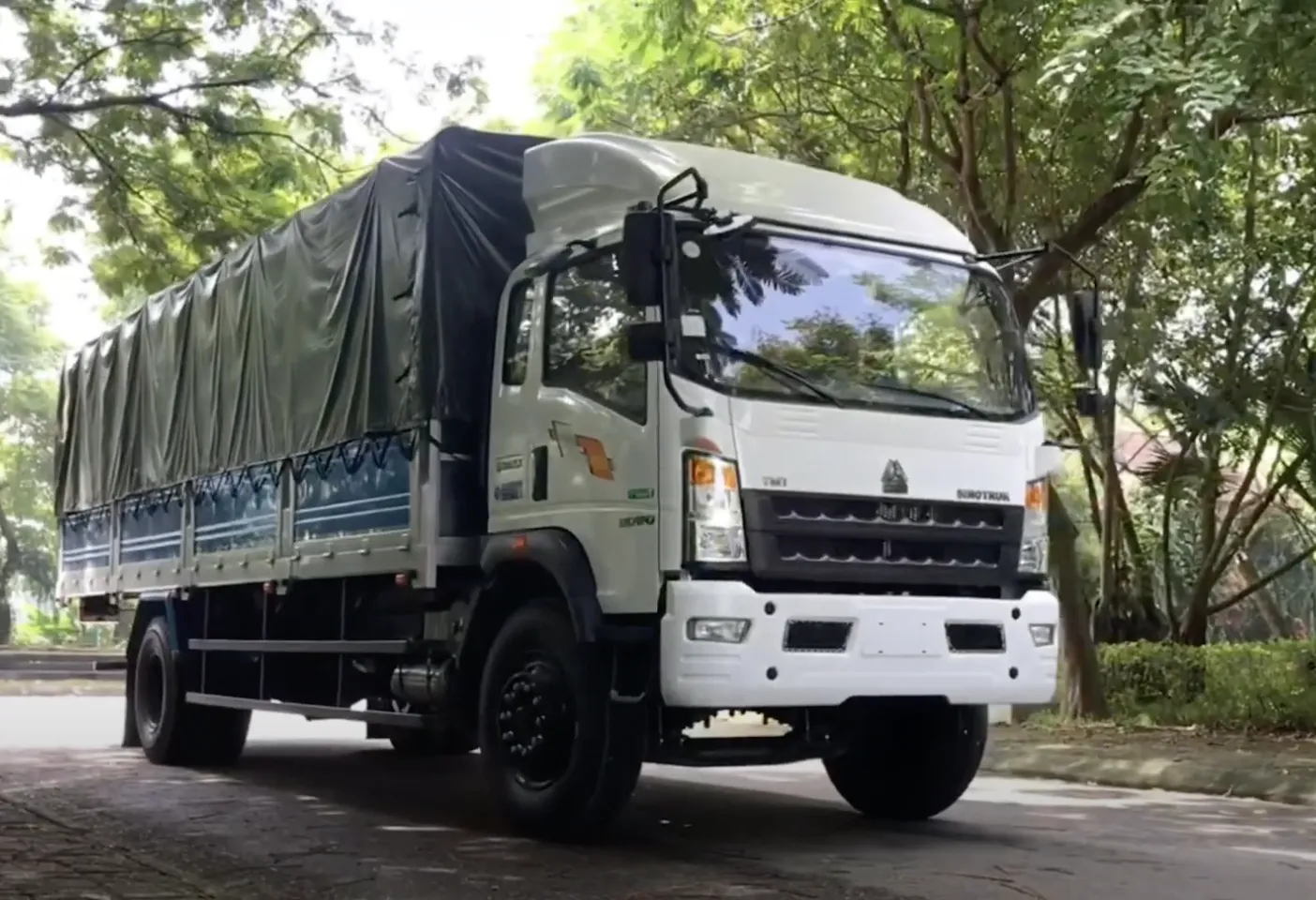 Thùng mui bạt là loại thùng phổ biến nhất hiện nay