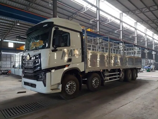 Động cơ MAN công suất 400HP giúp xe vận hành mạnh mẽ trên mọi cung đường