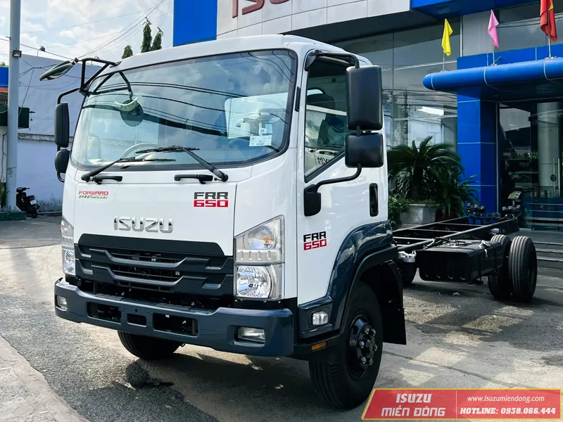 Xe tải Isuzu FRR 650 thùng dài 7m4 Euro 5