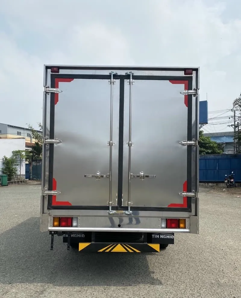 Chi tiết lốp xe và hệ thống treo Isuzu QKR 270