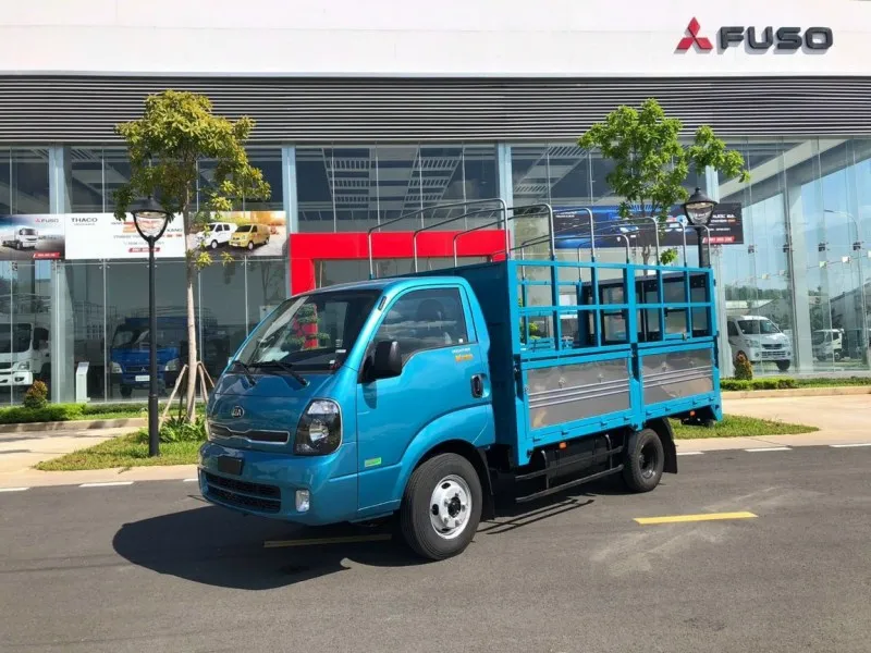 Hệ thống đèn halogen và mặt ca-lăng của xe tải Kia thùng kín