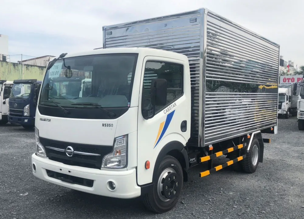 Thùng kín xe tải Nissan 3.5 tấn