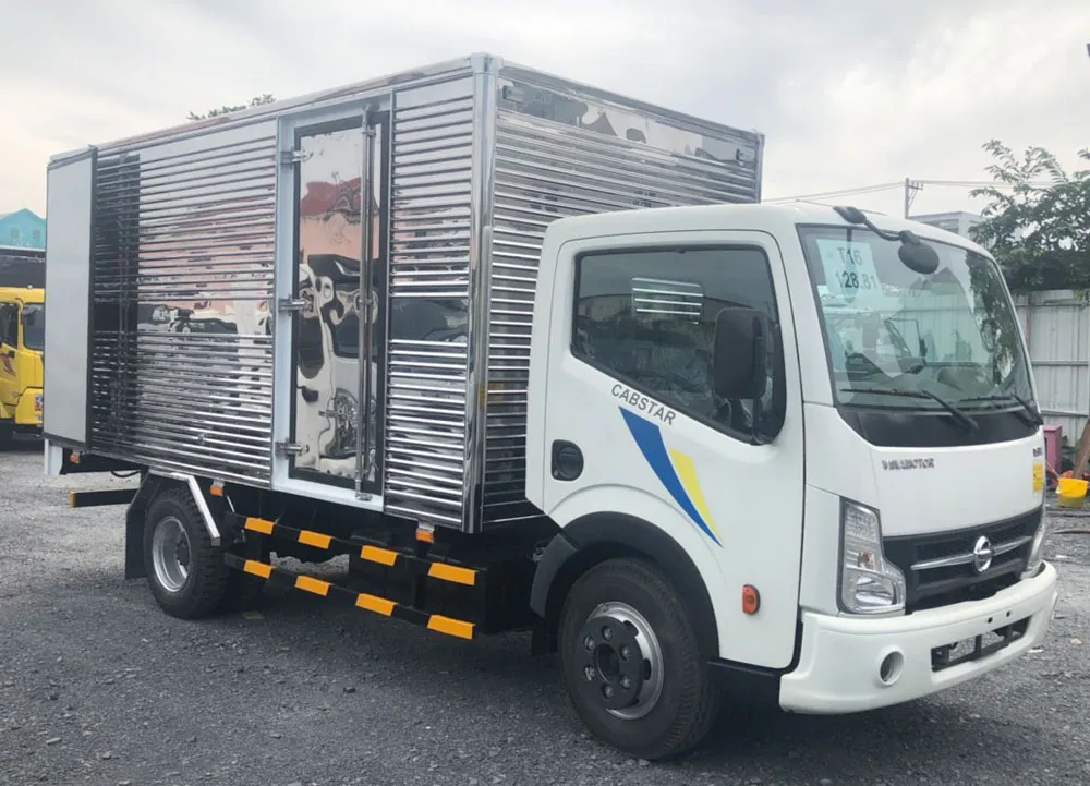 Xe tải Nissan 3.5 tấn thùng kín