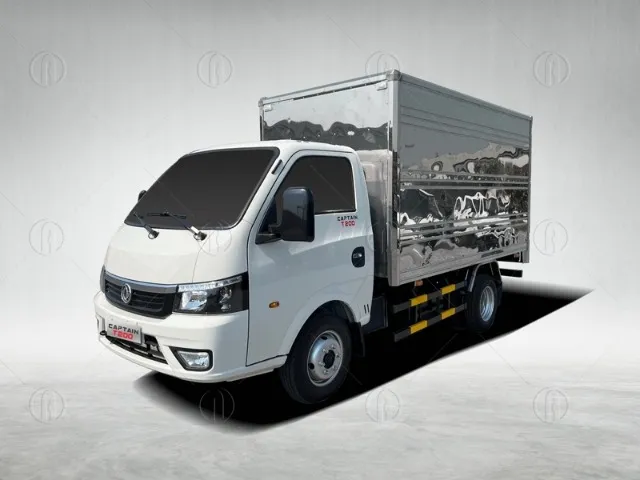 Hệ thống đèn pha Halogen và gương chiếu hậu lớn trên TMT Captain T200