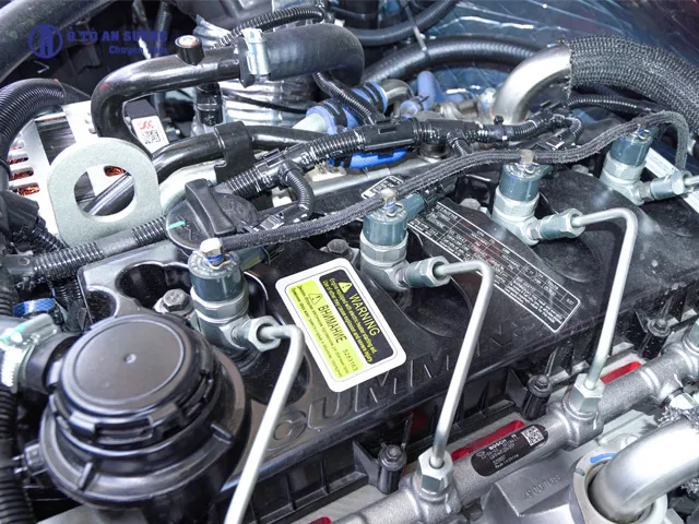 Động cơ Cummins 2.8L trên xe tải van 6 chỗ GAZ