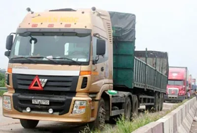 Xe đầu kéo JAC vận hành thực tế trên đường cao tốc năm 2026