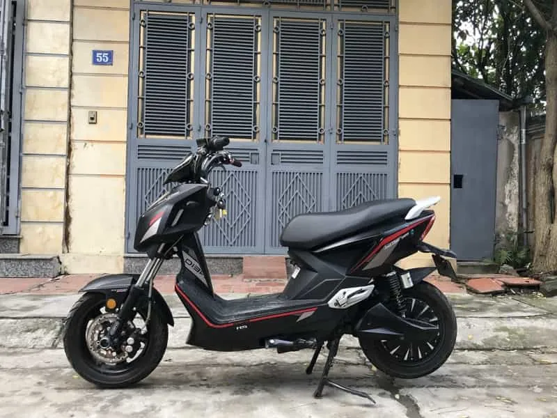 Chi tiết hệ thống tay lái và bảng đồng hồ xe điện Xmen