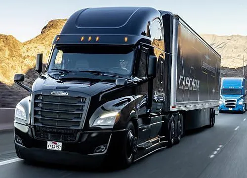 Xe đầu kéo container chở hàng thùng kín