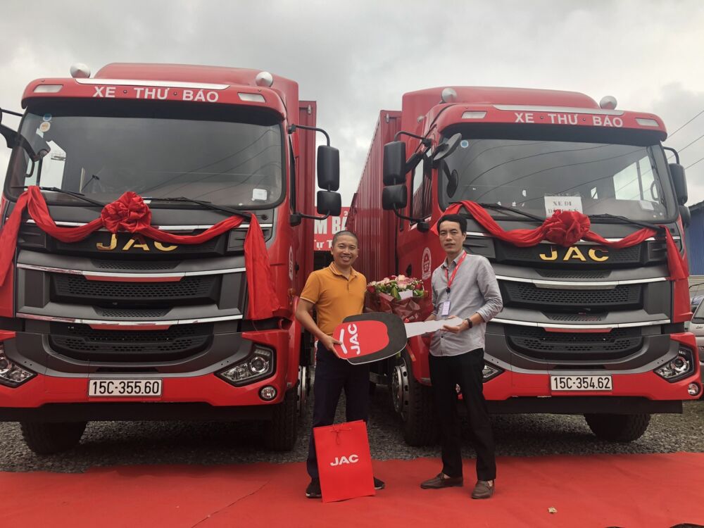 Bàn giao xe tải JAC A5 cho tập đoàn chuyển phát nhanh J&T Z2309470552728 68f8b82d79253b60f36058602f43d7c7
