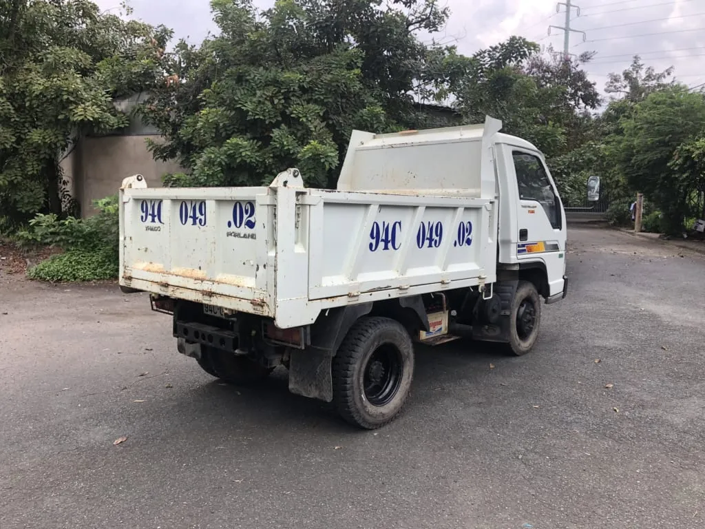 Lốp xe và hệ thống treo nhíp lá