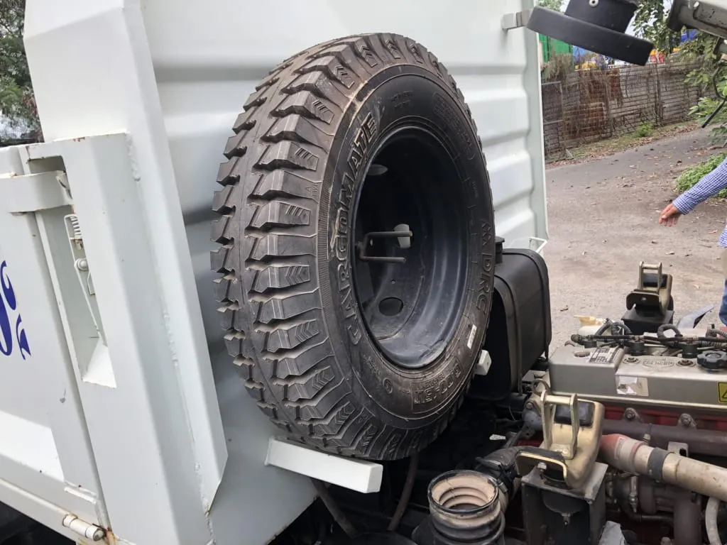 Góc nhìn từ phía sau xe ben Thaco FD250