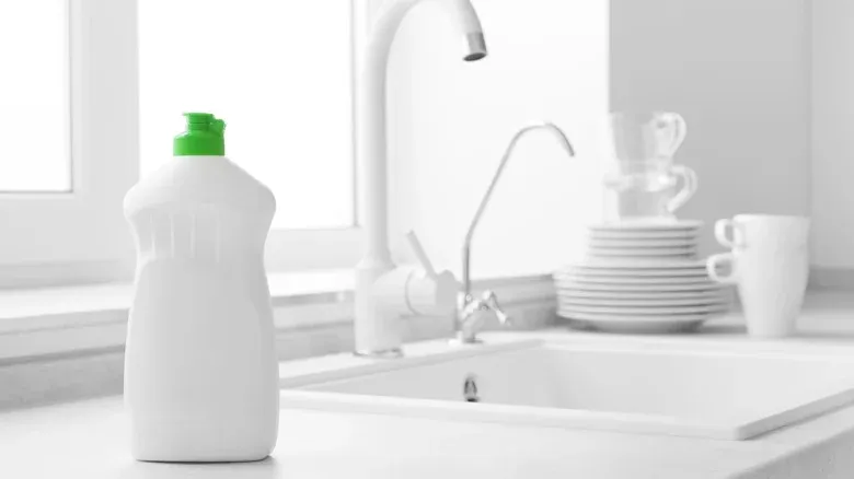 Bộ dụng cụ cần chuẩn bị để thực hiện cách vệ sinh ghế da xe ô tô tại nhà