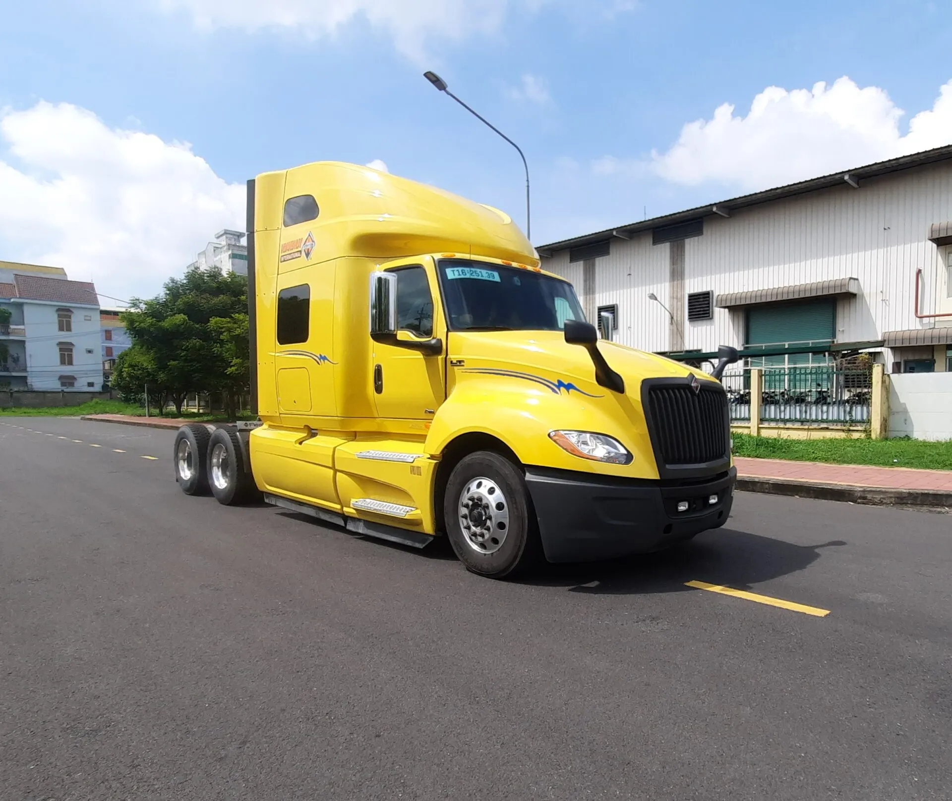 Bảng giá đầu kéo Mỹ cũ Model 2026 với cấu hình động cơ đa dạng