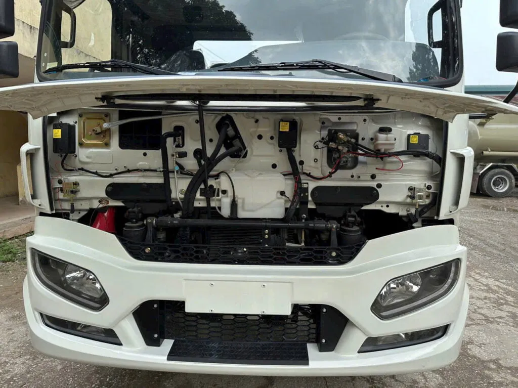 Hệ thống cảm biến va chạm phía trước trên đầu xe Dongfeng 3 chân