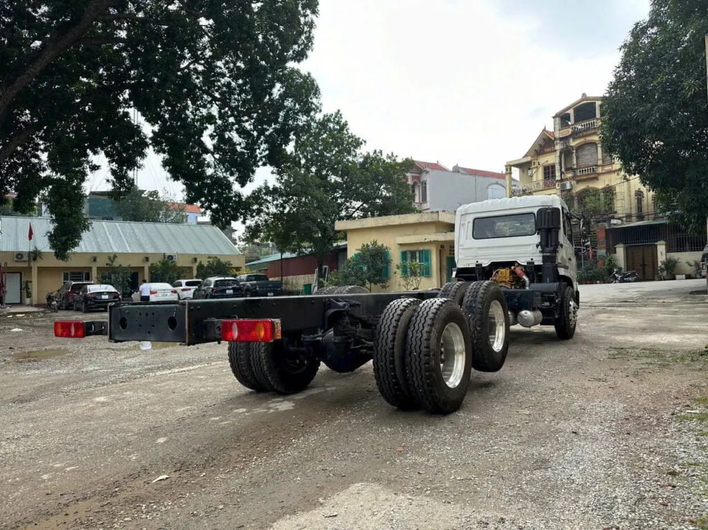 Bình dầu hợp kim nhôm dung tích 300L trên xe Dongfeng 270HP